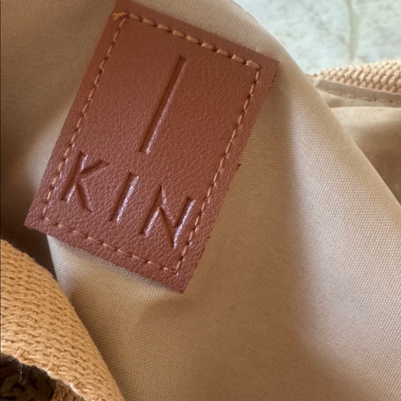 Hola NEW Sun Beach Bag  Woven Tote Bag with Yellow Tassel - Picture 3 of 7